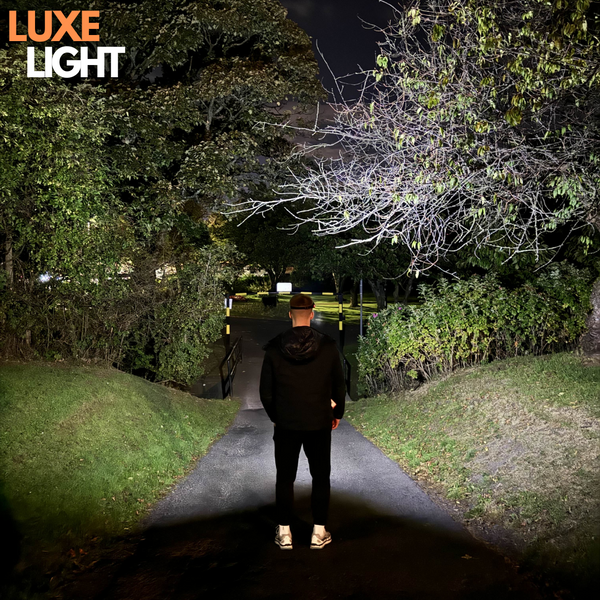 Lumora™ – Linterna Frontal LED Recargable de 230° con Sensor de Movimiento