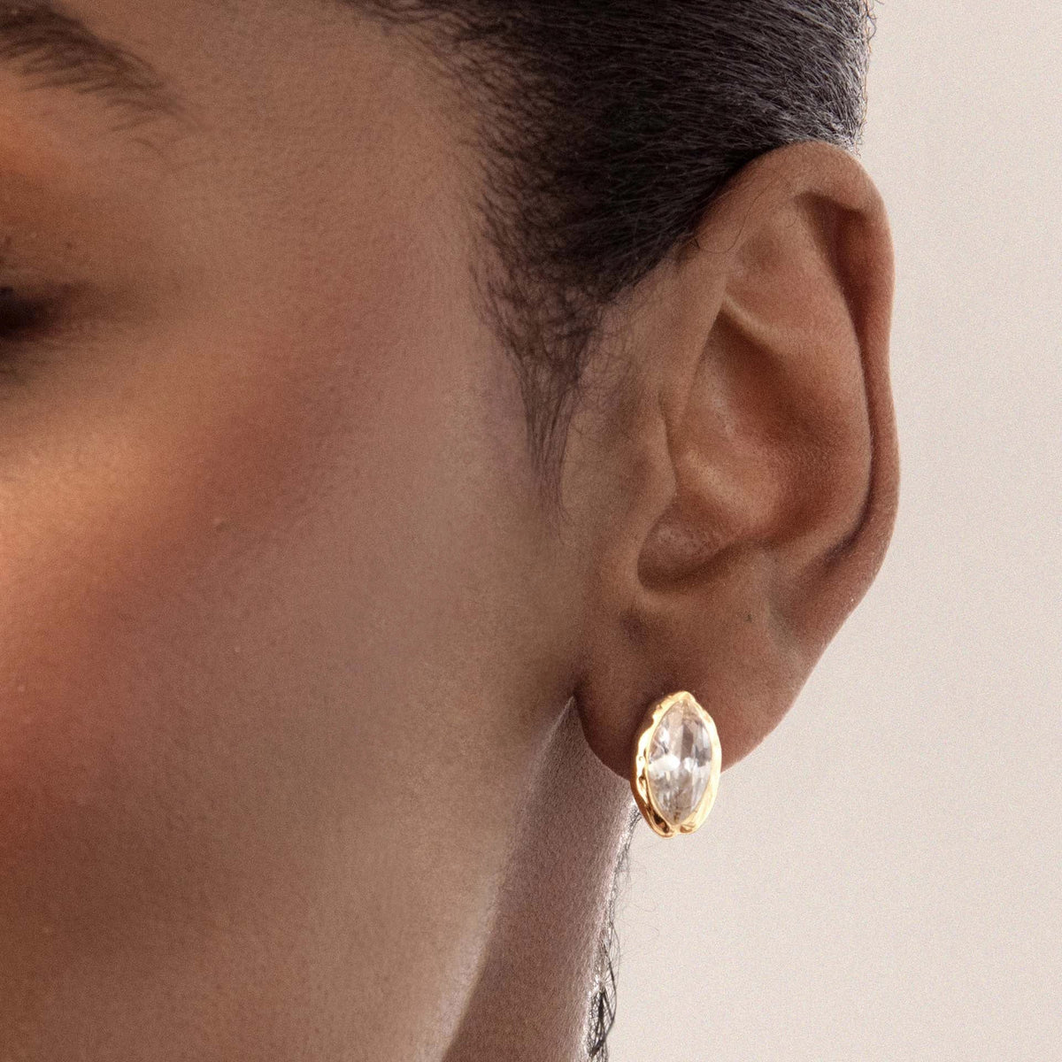 Velmira™ – Delicate Crystal Mini Stud Earrings
