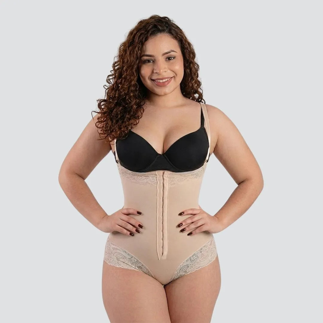 Curvevia™ – Strapless Body Shaper for a Smooth Silhouette